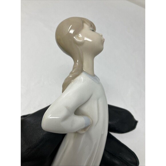 Lladro Girl In Nightgown Stretching Figurine 4872 Glossy Finish Spain - Picture 13 of 16